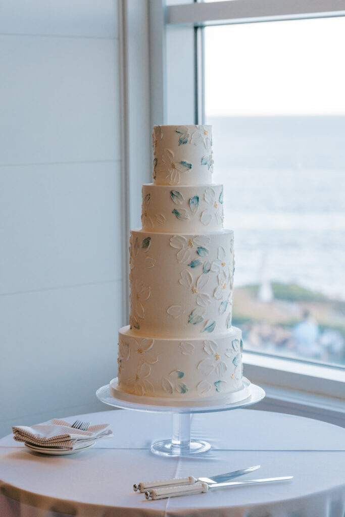 Wedding cake at the Cliff House.