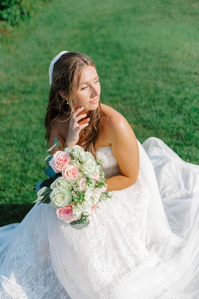 bridal portrait with bouquet with pastel colors