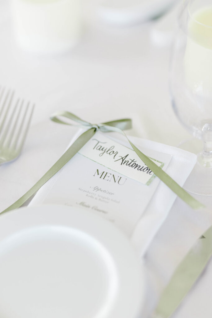 detail photo of table scape at wedding reception at white cliffs country club